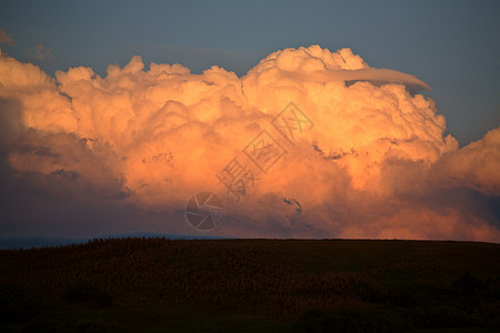 萨斯喀彻温省风景沙尘云的堆积风暴照片场景旅行水平天空天气草原乡村图片