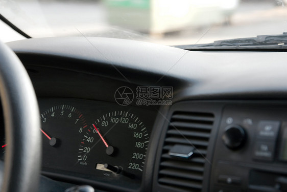 仪表板短跑汽车车辆仪表速度控制板运动运输车速旅行图片