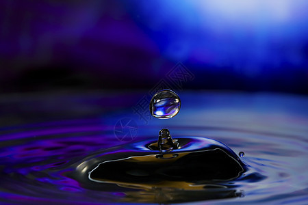 具有丰富多彩和创意的水滴创造水雕张力液体表面涟漪同心摄影反射宏观运动图片