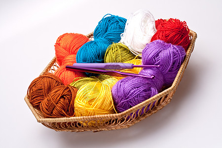 有篮子的线和球 可以编织线圈针织品缝纫刺绣棉布纺织品细绳彩虹维修线程图片