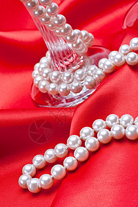 白边上的珠宝庆典礼物折叠珍珠宝石纺织品宏观订婚奢华丝绸图片