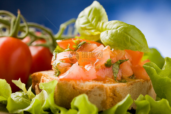 开胃菜洋葱鳀鱼沙拉零食食物美食图片
