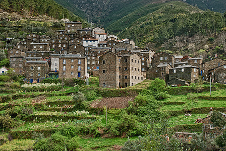 葡萄牙古老的穆塔塔村树木乡村建筑旅游烟囱石头场景片岩房子地标图片