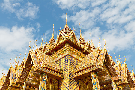 泰国寺庙草地金子佛塔天空建筑建筑学文化宗教色彩王国图片