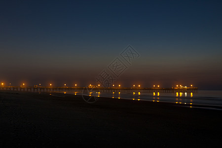 海洋日出太阳海景阳光海岸码头天空日落图片