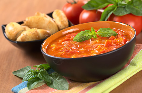 丰盛的番茄汤午餐营养食物红色蔬菜草本植物水平照片叶子图片