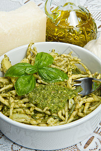 带害虫的意大利面粉健康草本植物午餐叶子小品摄影白色面条食物美食图片