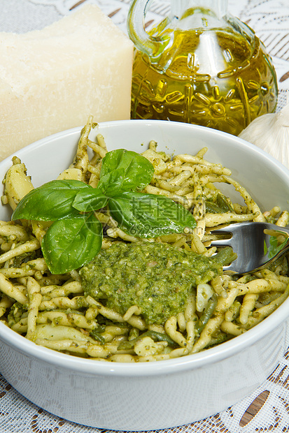带害虫的意大利面粉健康草本植物午餐叶子小品摄影白色面条食物美食图片
