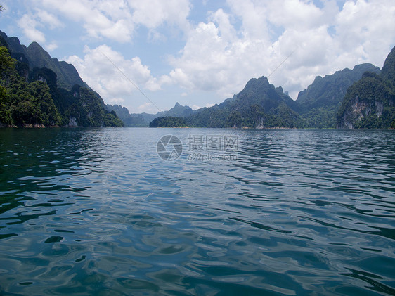 泰国云 天 山和拉恰帕大坝天空山脉反射场景水平水面图片