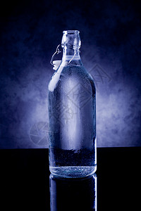 水瓶玻璃酒吧生活气泡水晶反射口渴杯子柜台力气图片