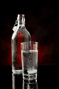 水柜台酒吧水晶反射生活气泡力气口渴玻璃杯子图片