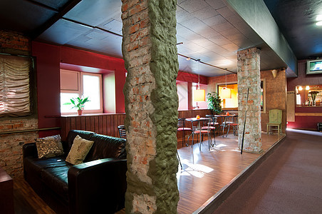 台球室的桌子椅子咖啡凳子食堂用餐地面木头房间座位场景背景图片