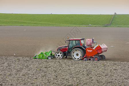 荷兰弗里斯兰Friesland的田地拖拉机机器国家耕作乡村农场农村车辆农具农业机械栽培图片