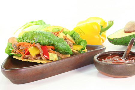 墨西哥有牛肉的墨西哥玉米饼胡椒食物专业盘子小吃乡村辣椒蔬菜图片