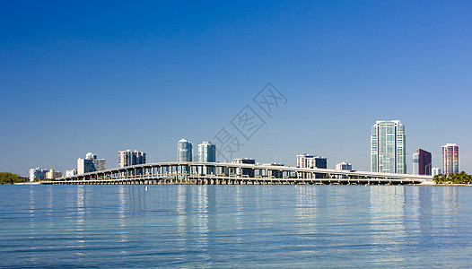 美国佛罗里达州迈阿密市中心建筑物城市位置市政摩天大楼建筑外观旅行风光桥梁图片