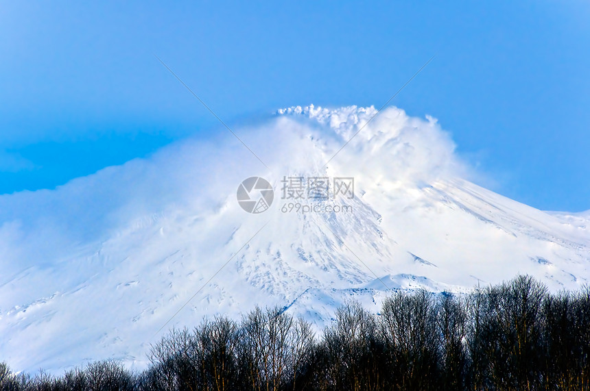 冬天美丽的火山喷发荒野假期陨石旅行公园圆形旅行者自然旅游火山学家图片