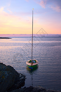 挪威海岸的帆船轮船行驶桅杆旅行岩石支撑闲暇运动照片图片