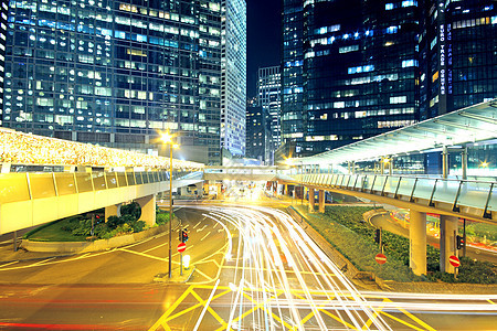 穿越城市的交通交通被视为光线通道首都戏剧性汽车旅行运输公共汽车地标天空办公室景观图片