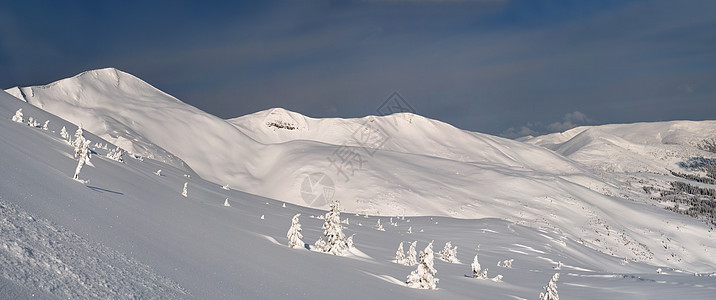 山区美丽的冬季风景 山中美丽的冬天风景高地顶峰全景天气旅行寒意环境季节悬崖阳光图片
