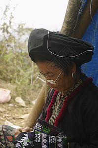 妇女达奥努尔少数派传统女人味服装黑道刺绣长裤背心化学家图片