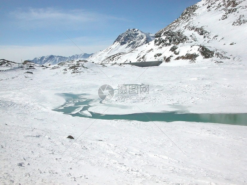 伯尔尼纳蓝色运动山脉滑雪发动机冰川场景全景图片