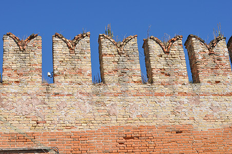 城堡建筑建筑学红色历史性石工天空蓝色背景图片