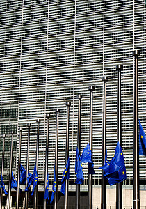 欧盟1建筑降半旗高清图片