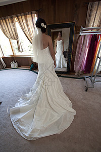新娘准备结婚典礼了已婚仪式房间敷料裙子婚礼婚姻图片