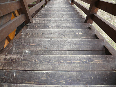 乡村房屋中的旧木板梯子地面脚步木头楼梯房子村庄图片