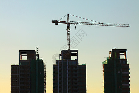 有起吊机和建筑物的建筑工地格子水泥商业公寓建造工程项目城市起重机进步图片