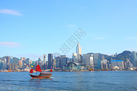 香港维多利亚港湾的垃圾船乘客城市渡船摩天大楼渠道海洋血管办公室港口巡航图片
