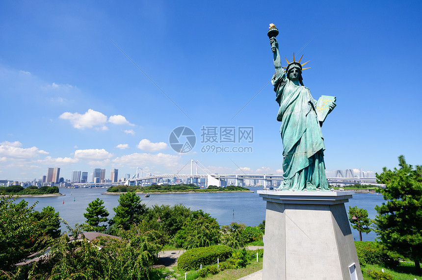 自由神像和东京天桥码头摩天大楼城市天际景观旅行设施副中心观光港区图片