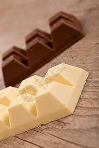 白巧克力和棕色巧克力美食诱惑可可食物糖果甜点背景图片