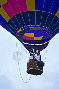 天空中的热气球享受飞艇节日龙头传单工具绳索烧伤篮子旅行图片