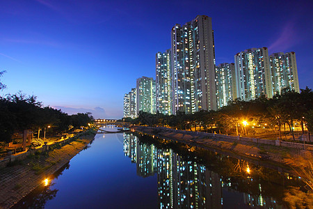 香港市中心天水维夜里房子建筑学土地家庭商业住房蓝色民众经济景观图片