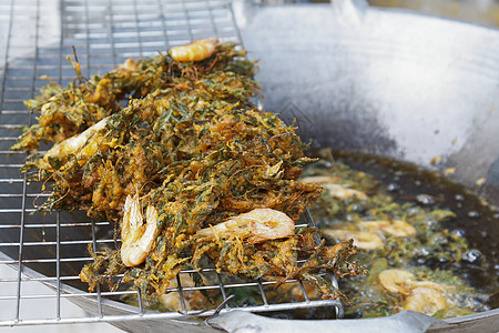 深炸虾平底锅食物烹饪美食家海鲜美食背景图片