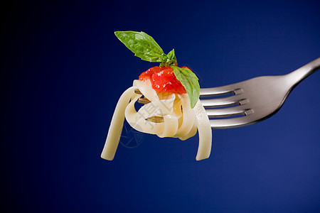 面食和番茄酱的叉横幅食物反射举止烹饪刀具面条银器餐具美食图片