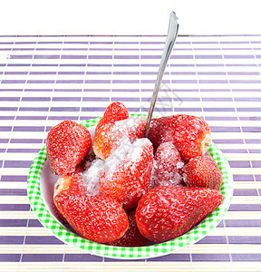 新鲜草莓水果早餐茶匙团体脆弱性食物种子甜点宏观盘子图片