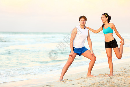 海滩上的若干次健身培训图片