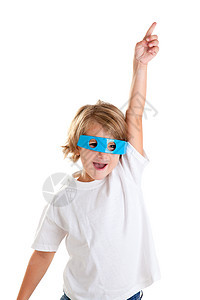 带着未来主义有趣的蓝眼镜的小孩开心了手势金发女性男性孩子们幸福工作室手指快乐享受图片