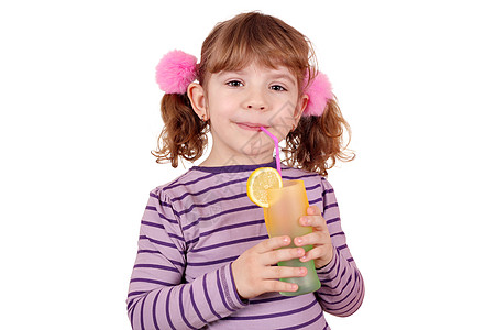 美丽的小女孩喝柠檬水水果孩子柠檬童年女儿果汁稻草女性玻璃青年图片