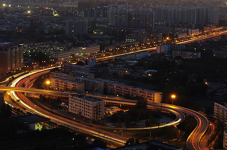 乌鲁木齐的夜高速公路背景图片