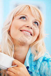 看一看巧克力享受早餐微笑咖啡店咖啡闲暇女性快乐喜悦图片
