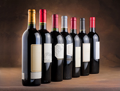 葡萄酒标签红色葡萄酒瓶排成一排 有空白标签背景