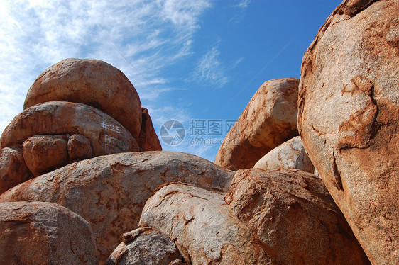 红岩石头蓝天岩石红色图片