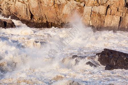 华盛顿市外波托马克大瀑布急流洪水公园危险激流岩石泡沫巨石瀑布直流电图片