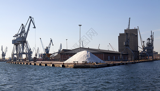 塞萨洛尼基港商业区大型起重机工作商品送货货运卸载贸易物流金属港口货物图片