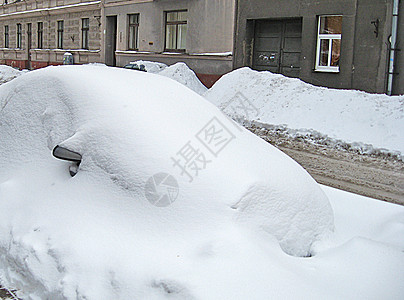 车盖上雪雪图片