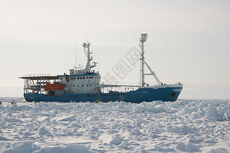 北极回收船测量极地厚度海冰研究技术北极科学积雪图片