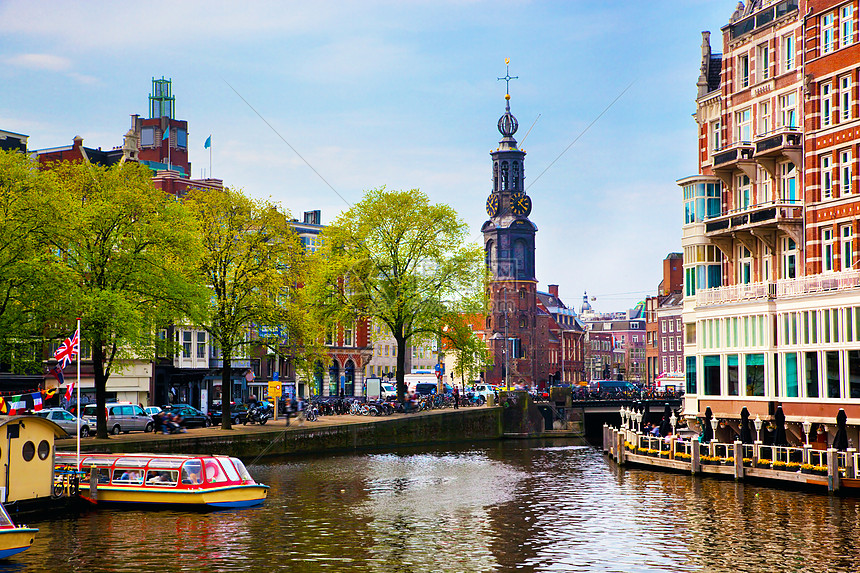 阿姆斯特丹老城运河 船游客晴天运河花朵房子历史性城市反射旅游建筑图片